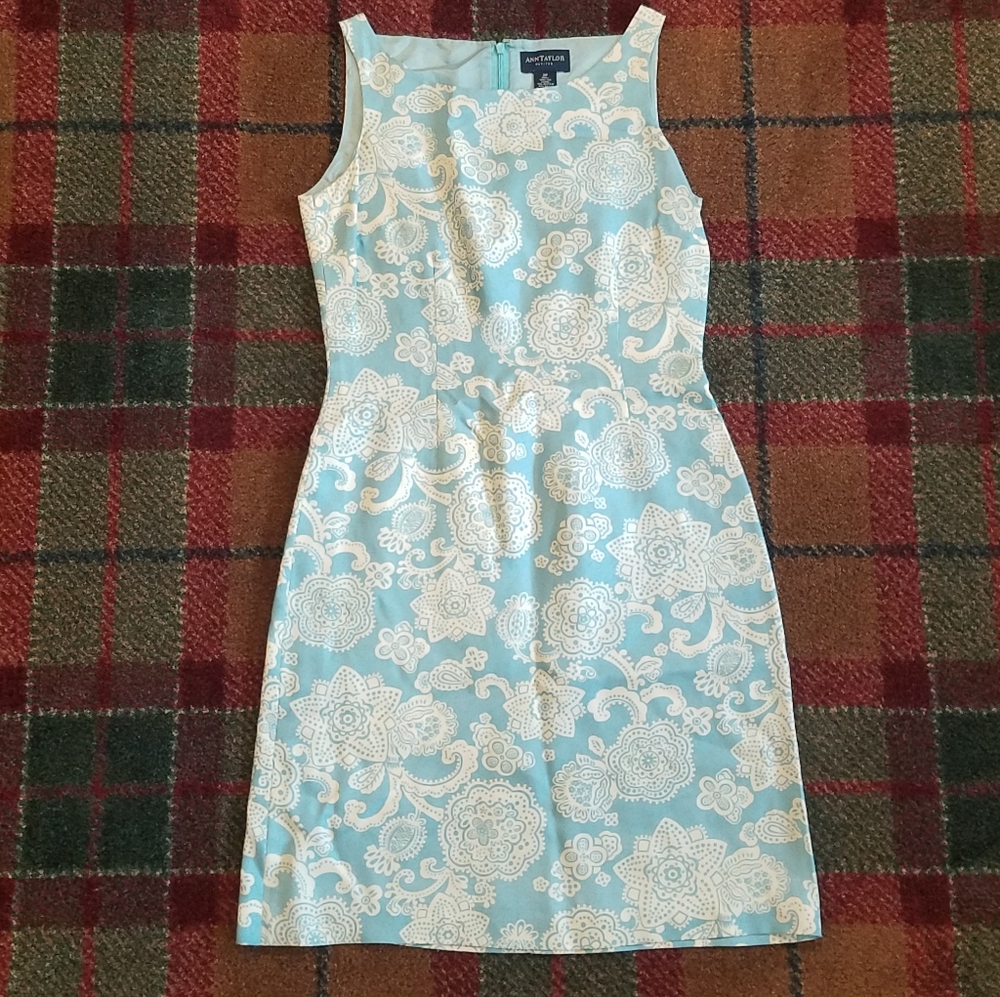 Silk Ann Taylor shift dress sz 2 petite pastel blue with white lacey floral